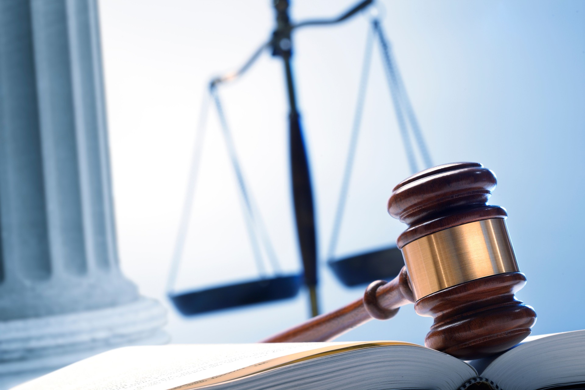 Échelle gavel et justice